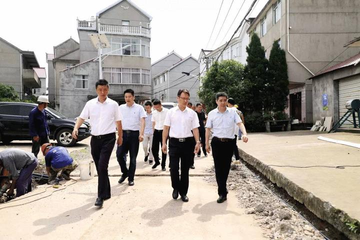 衢江区委副书记,代区长徐惠文调研农村饮用水工程建设工作指出:要坚持