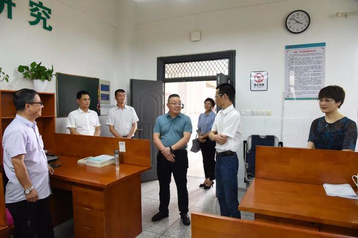 常山县委书记潘晓辉检查高考备考工作