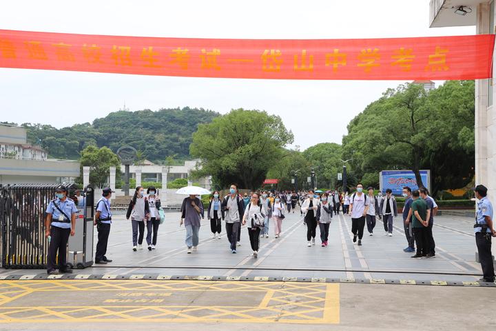 "舟融体"岱山站 记者 施佩佩 摄今年,舟山市高考设有舟山中学,定海