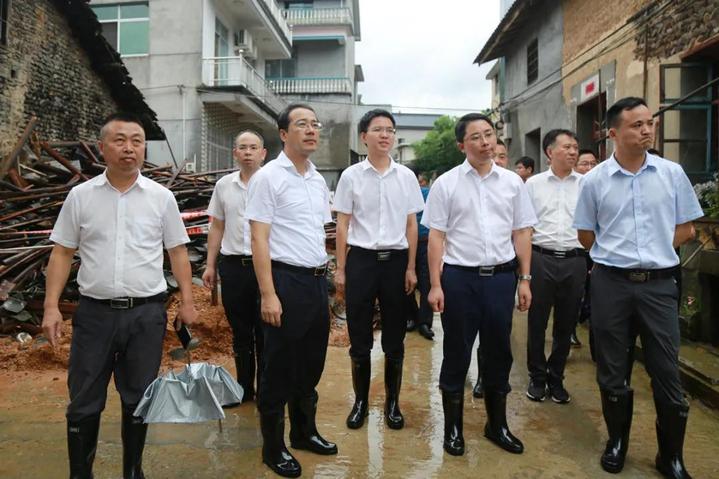 开化县委书记鲁霞光深入一线指导灾后