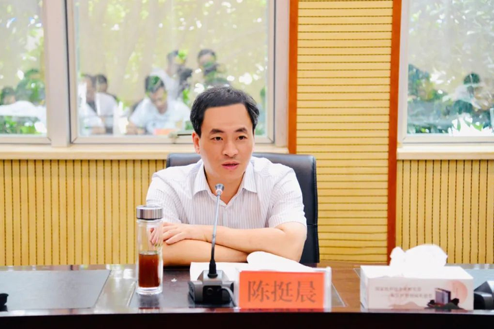 陈挺晨周末暗访巡街:当场查找,当众点评,当面布置,当即整改