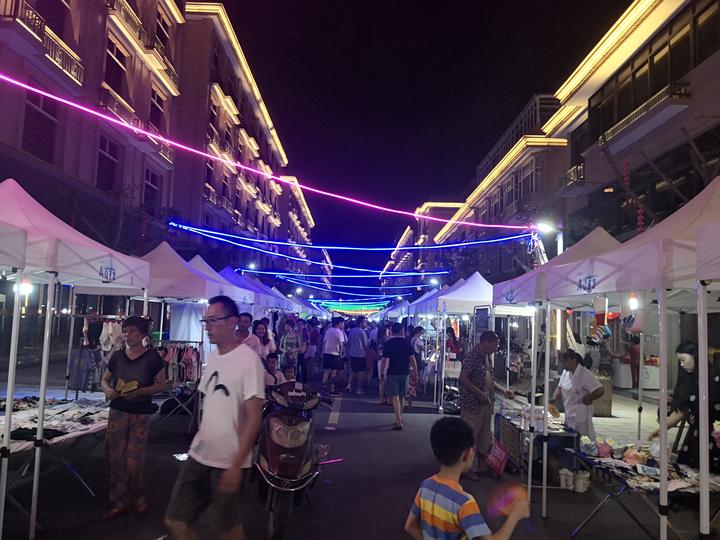 东阳 "共富夜市"火爆开市 致力成为横店第二条地标性街道
