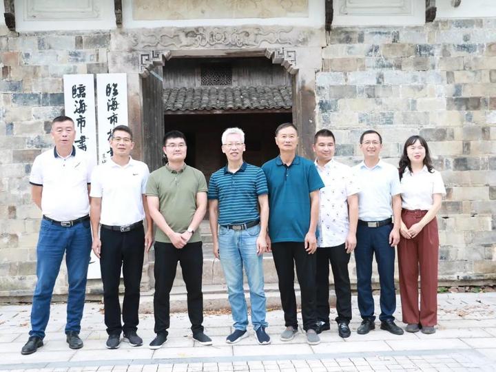 传承文脉,留住乡情 ——乡贤胡正武教授向白水洋镇乡贤会捐赠图书