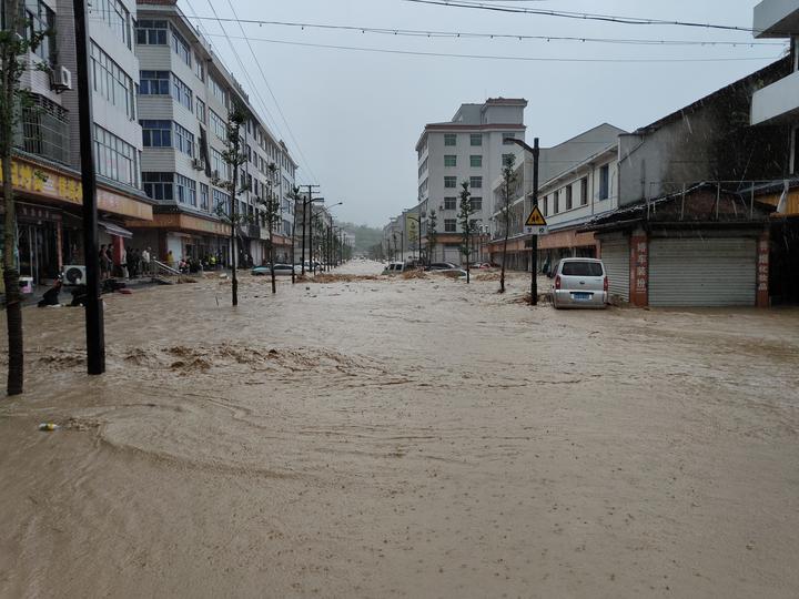 "黑格比"中心穿过东阳三单乡 千祥站3小时雨量128毫米