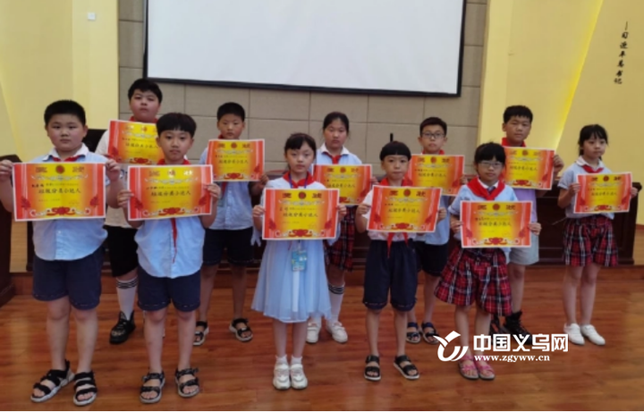 垃圾分类进校园义乌上溪小学小小监督员上岗