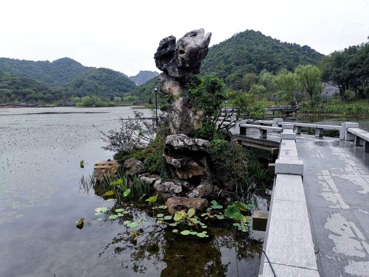 里湖公园有多个网红景点截至目前,铜鉴湖"里湖,花海,云栖"三大板块