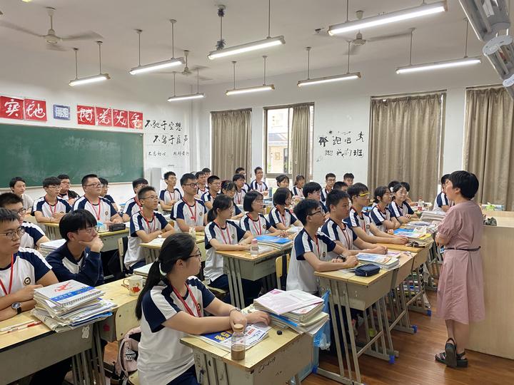 浙江华维外国语学校举行秋季开学典礼