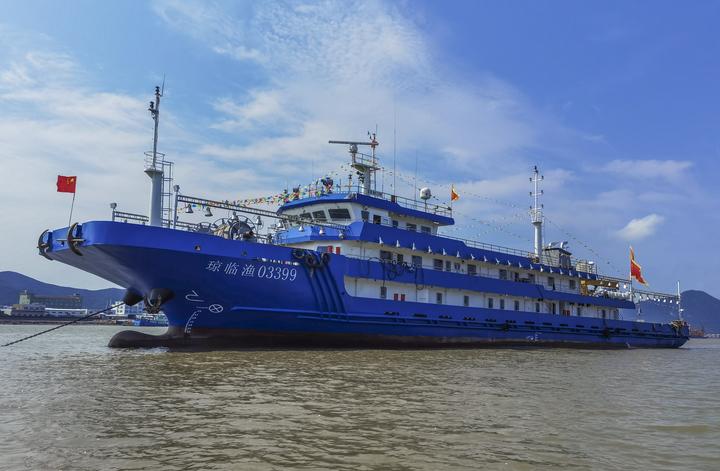 国内最大钓鱼船在宁波试航 带烧烤架厨房满足74人边钓边吃