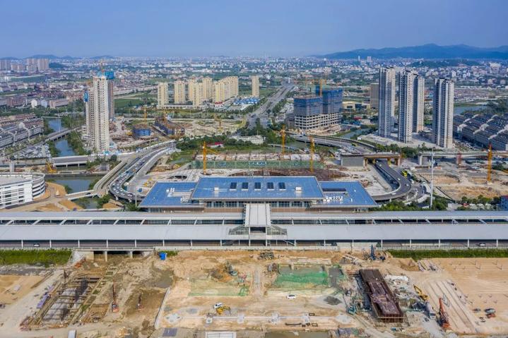 铁路站场综合交通枢纽位于铁路新区核心区,为温岭市"十三五"重点建设