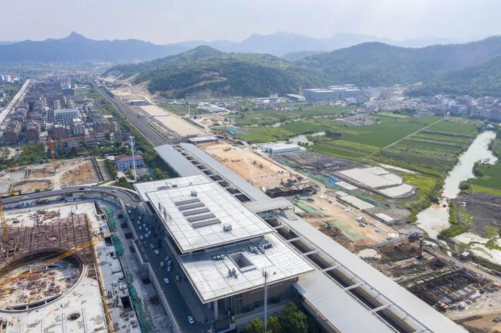 铁路站场综合交通枢纽位于铁路新区核心区,为温岭市"十三五"重点建设