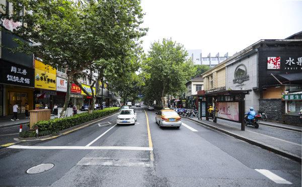 杭州河东路两旁小店 浙江新闻客户端记者 姚颖康 摄