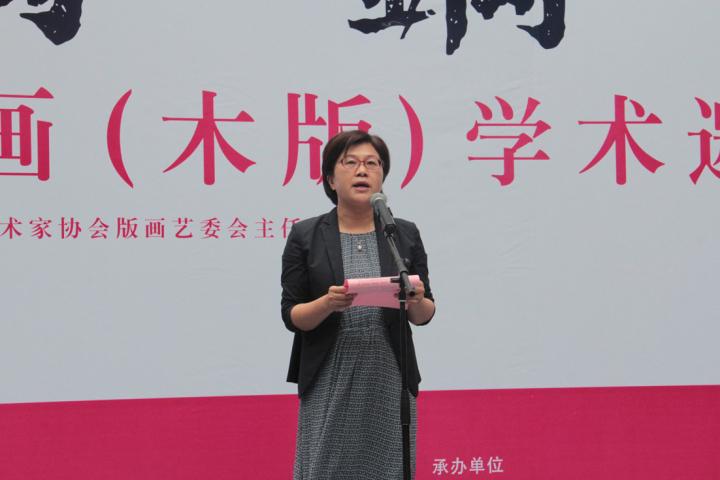 中共苏州市委宣传部副部长,市政府新闻办主任杨芳在开幕式上致辞