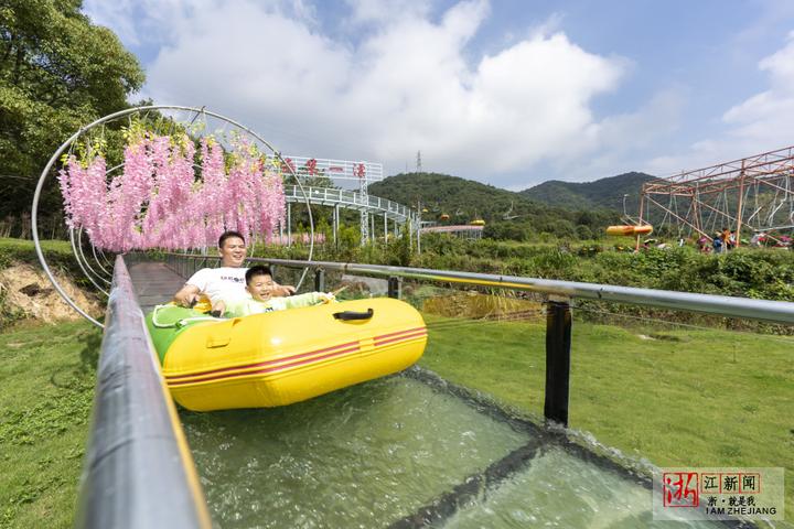 编辑朱霭雯 10月3日,宁波市象山县茅洋乡的蟹钳港乡村欢乐世界景区