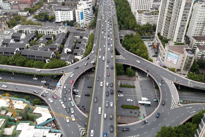 杭州返程高峰来了高架车流多了