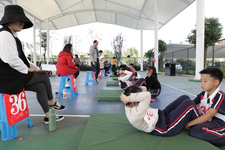 沥海街道中心小学举行首届体质达标运动会