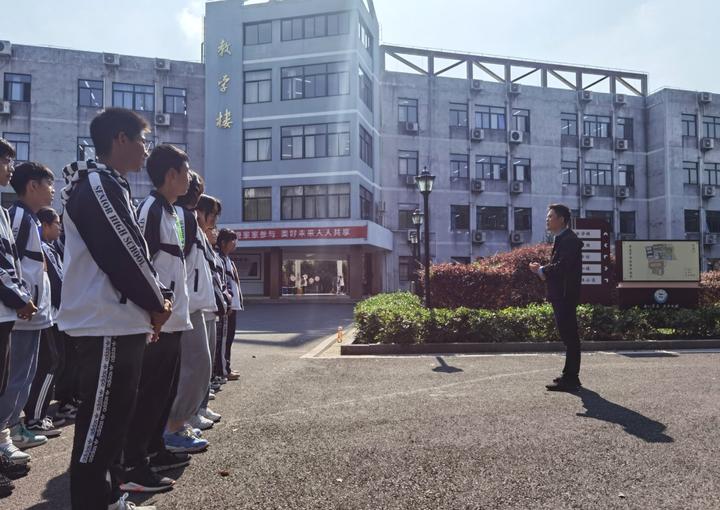 上虞 创建催生新景致 细看平添自豪感 | 丰惠中学学生观校景增爱党