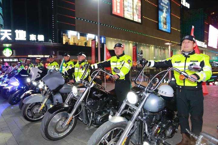 酷诸暨有支哈雷摩托组成的义警车队