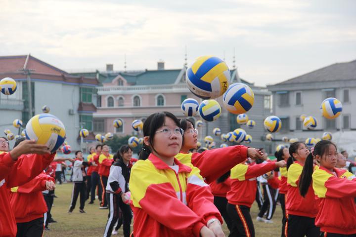 阳光体育促成长健康快乐伴终身崧厦街道中学开展阳光体育系列活动