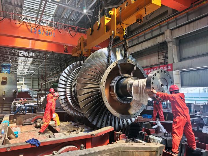 2020年8月31日,浙能镇海电厂迁建改造项目2号机组完成汽轮机扣缸.