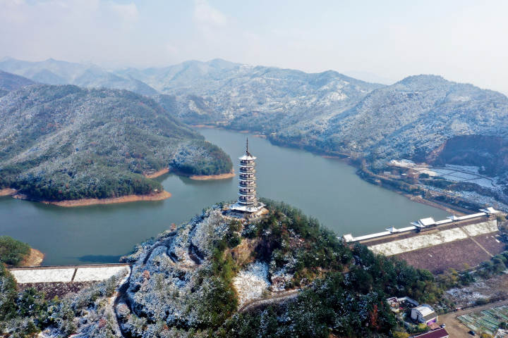 雪后浪坑水库美景如画