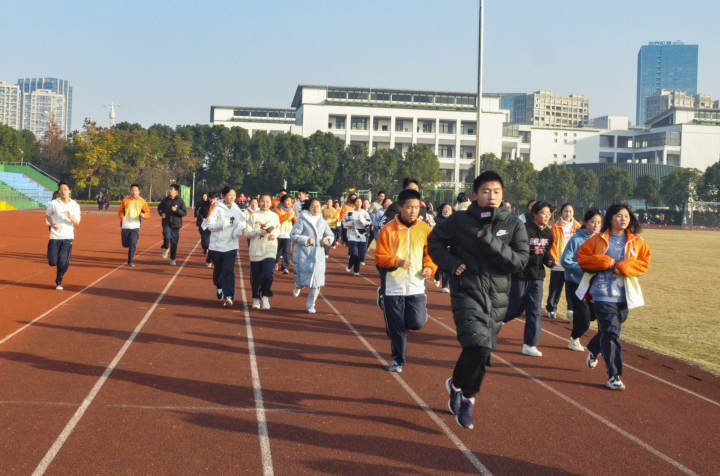 上外集团上虞外国语学校冬季长跑进行时