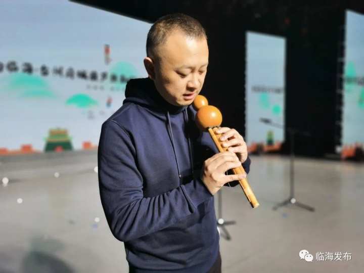 今晚,"中国葫芦丝王子"李春华将在临海办一场葫芦丝音乐会