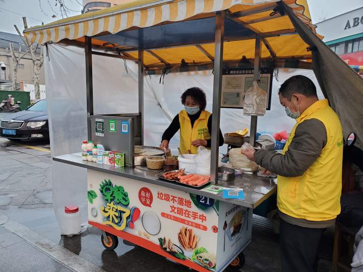 家庭幸福的依靠 文明城市的风景 早餐车的"蝶变"