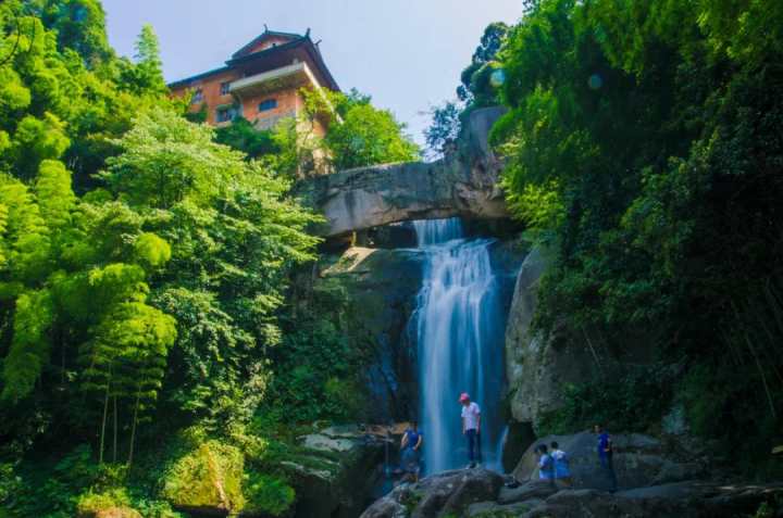 天台山大瀑布景区2月9日起暂停对外开放