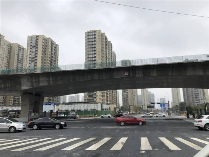 道路开通 风情大道上四条横向大道连通萧山滨江