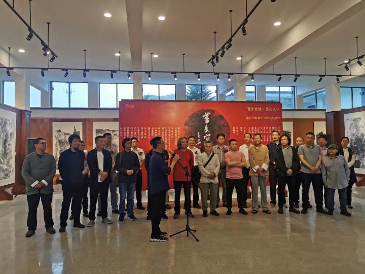 策展人苏晓晗致辞萧王庙街道党工委书记陈横栩致欢迎辞原宁波市文联