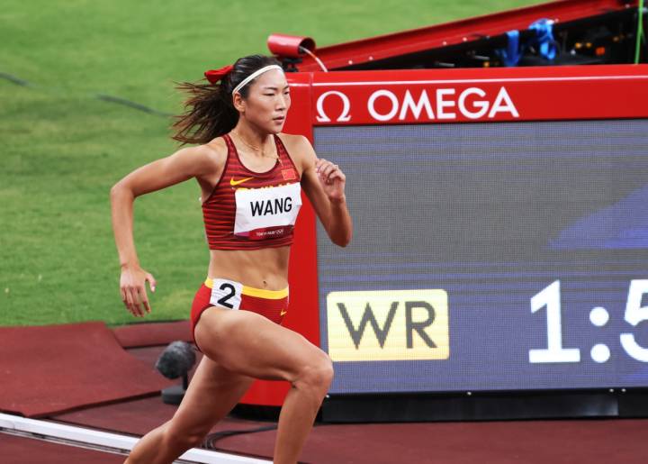 建龙东京丨王春雨女子800米第五