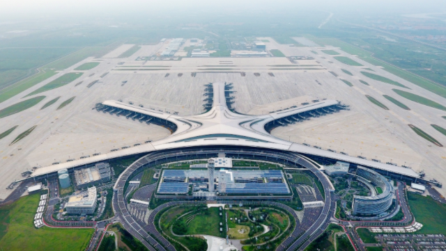 据了解,胶东机场的设计运行等级为国内民航最高的4f级,该机场也是山东