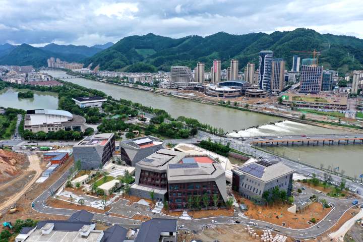 开化:公共文化广场主体完工 市民再添一处精神家园