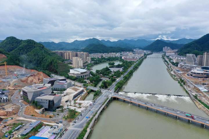 开化:公共文化广场主体完工 市民再添一处精神家园