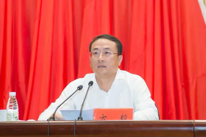 全县领导干部会议召开 宣布夏积亮任桐庐县委书记