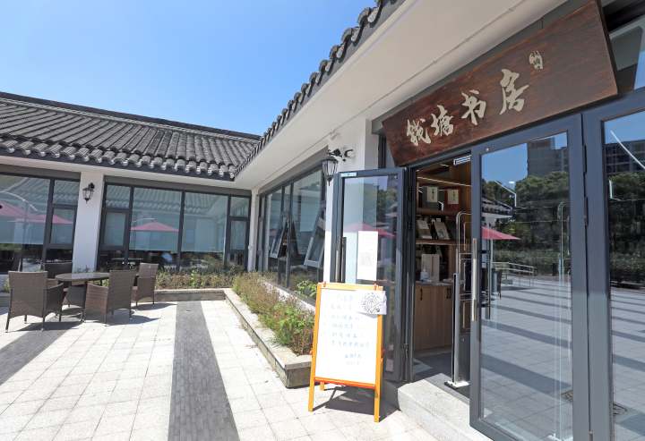 近日,杭州钱塘区的钱塘书房开始试运营,书房总面积约500平方米,藏书