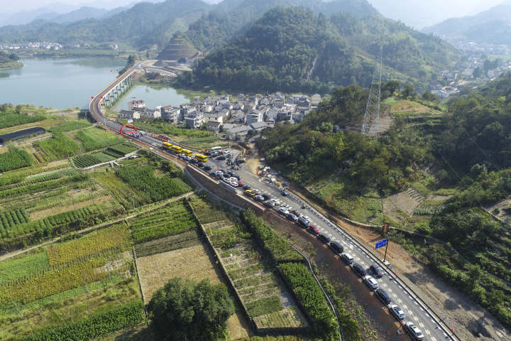 该项目起点位于威坪镇东方大桥桥头,终点为唐村村加油站,沿