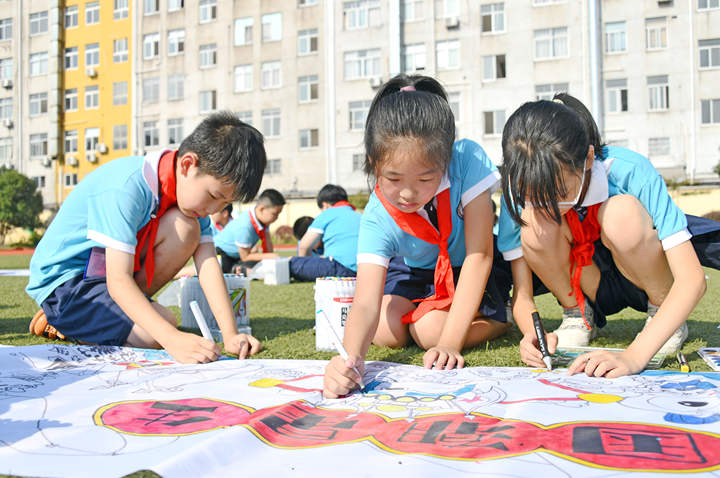 仙居绘百米画卷迎国庆