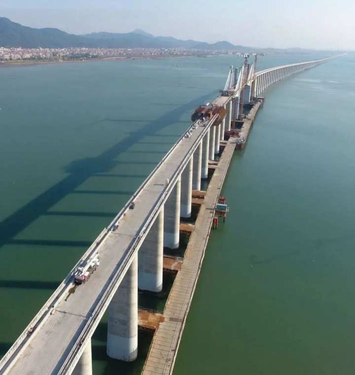 福厦高铁湄洲湾跨海大桥成功合龙大桥斜拉索富阳造