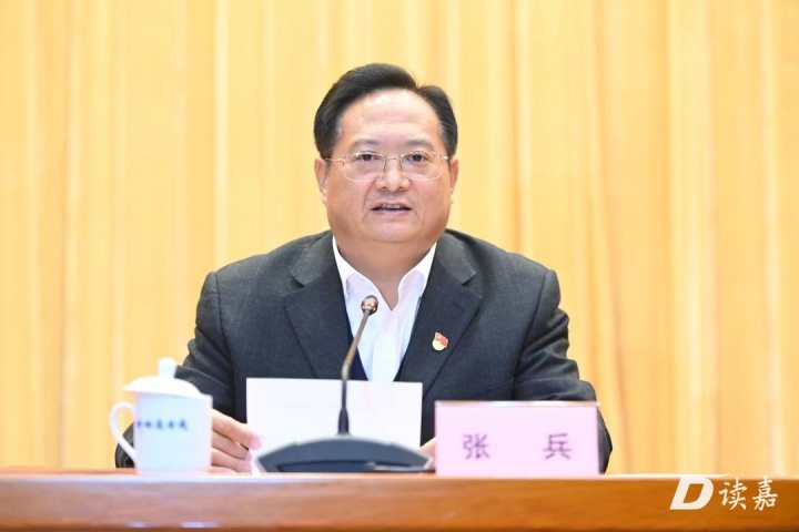 提名王坚同志为桐乡市市长候选人;提议于会游同志不再担任桐乡市市长