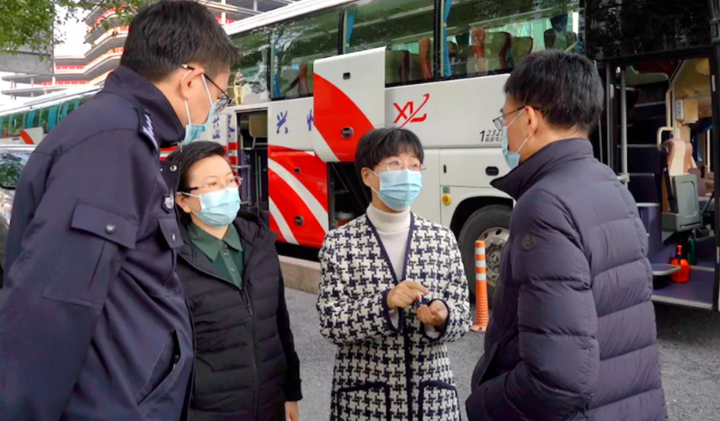 12月13日,上城区委书记章燕赴钱江国际时代广场指导