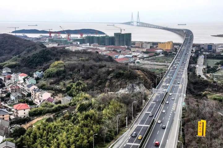 舟岱大桥开通后的首个春节岱山迎来旅游热潮