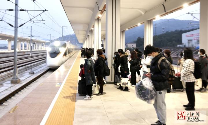 杭台高铁嵊州新昌站首个春运成为客运主力军