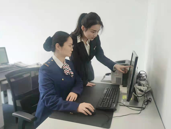 巾帼她力量丨秦玉洁敢想敢做用四心服务乘客