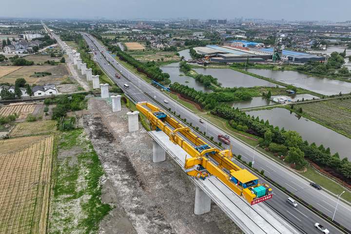 沪苏湖铁路开启双向架梁