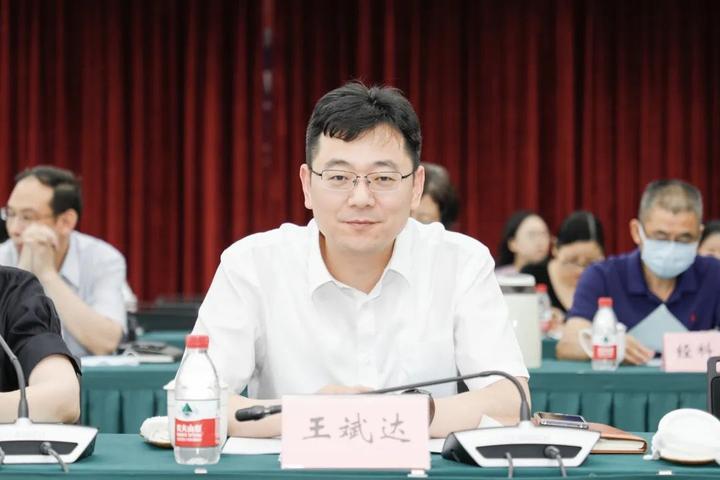 王斌达表示,今年受疫情影响,提案办理时间整整少了1个月.