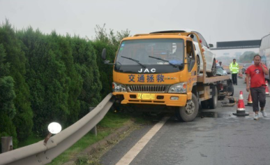 车主们 高速救援服务费新标准来了!请彩收