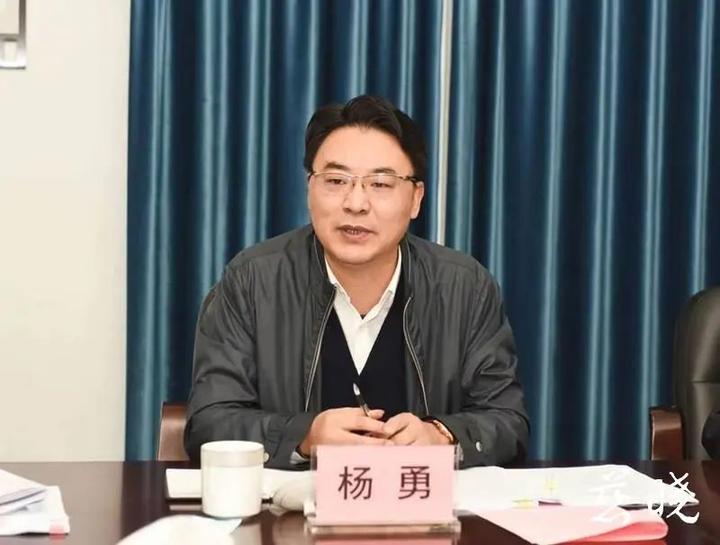 杨勇走进人大代表联络站开展主题接待活动