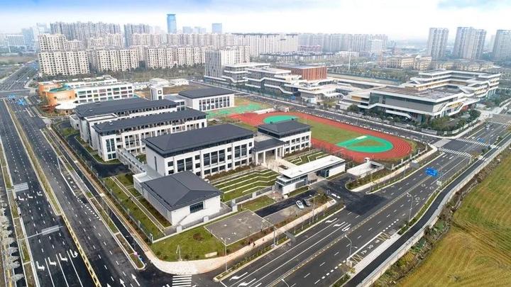 镇海又一所"海绵型"学校将投用 新城校区位于镇海新城北区,西大河南