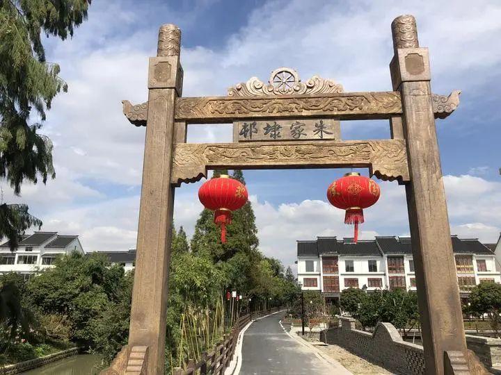 百年古村落桐乡市石门镇桂花村,南临千年古刹福严禅寺,北靠漫画大师